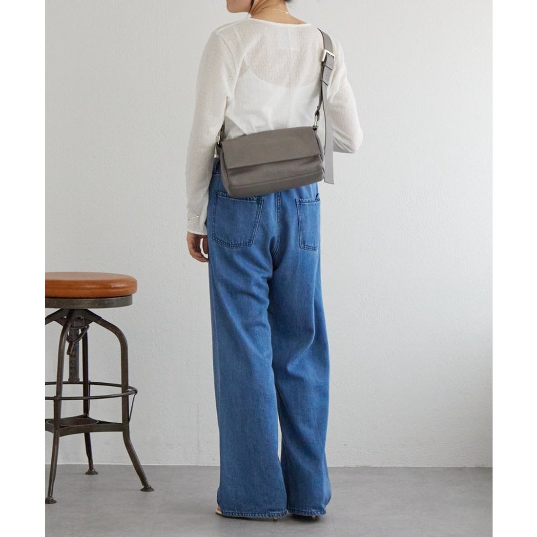 ビアズリー BEARDSLEY レザーボディバッグ （black） -ファッション