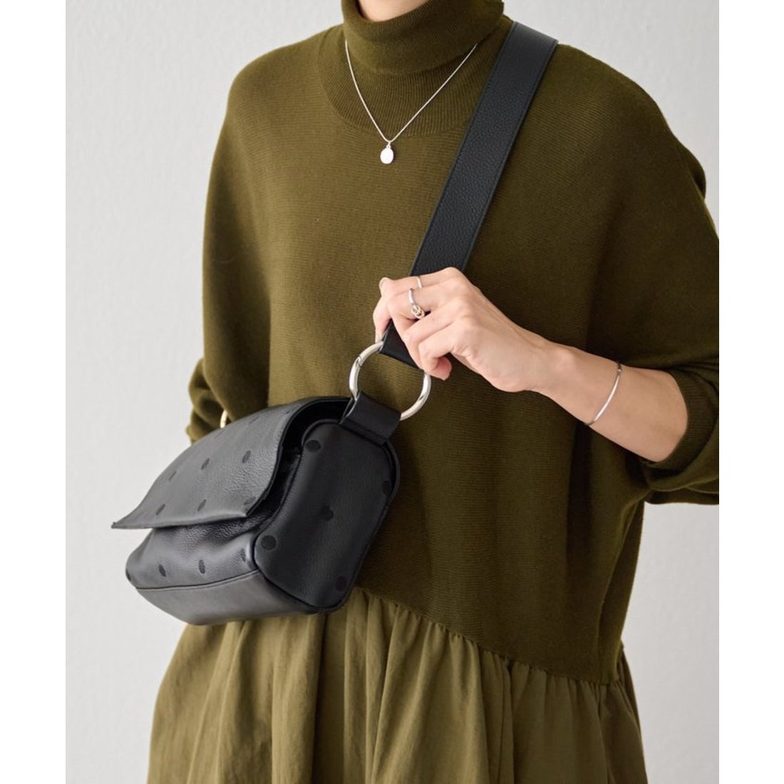 ビアズリー BEARDSLEY ドットボディバッグ （taupe） -ファッション