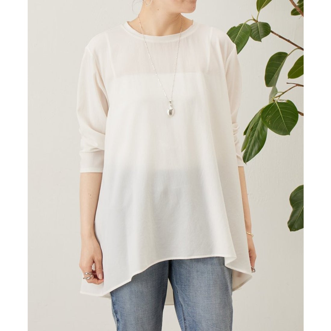 ビアズリー BEARDSLEY 後ろドレープ Tブラウス （white