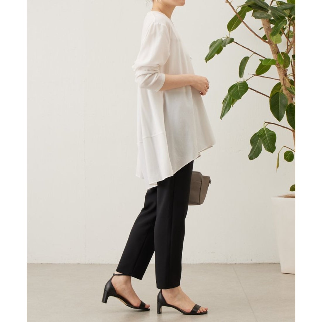 ビアズリー BEARDSLEY 後ろドレープ Tブラウス （white