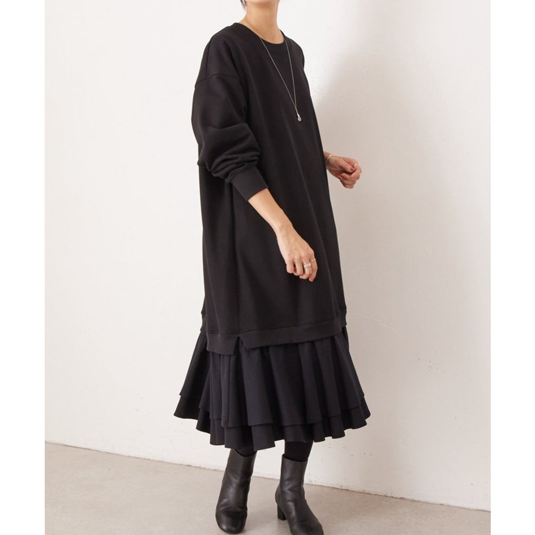 ビアズリー BEARDSLEY 裾フリル裏毛ワンピース （black） -靴