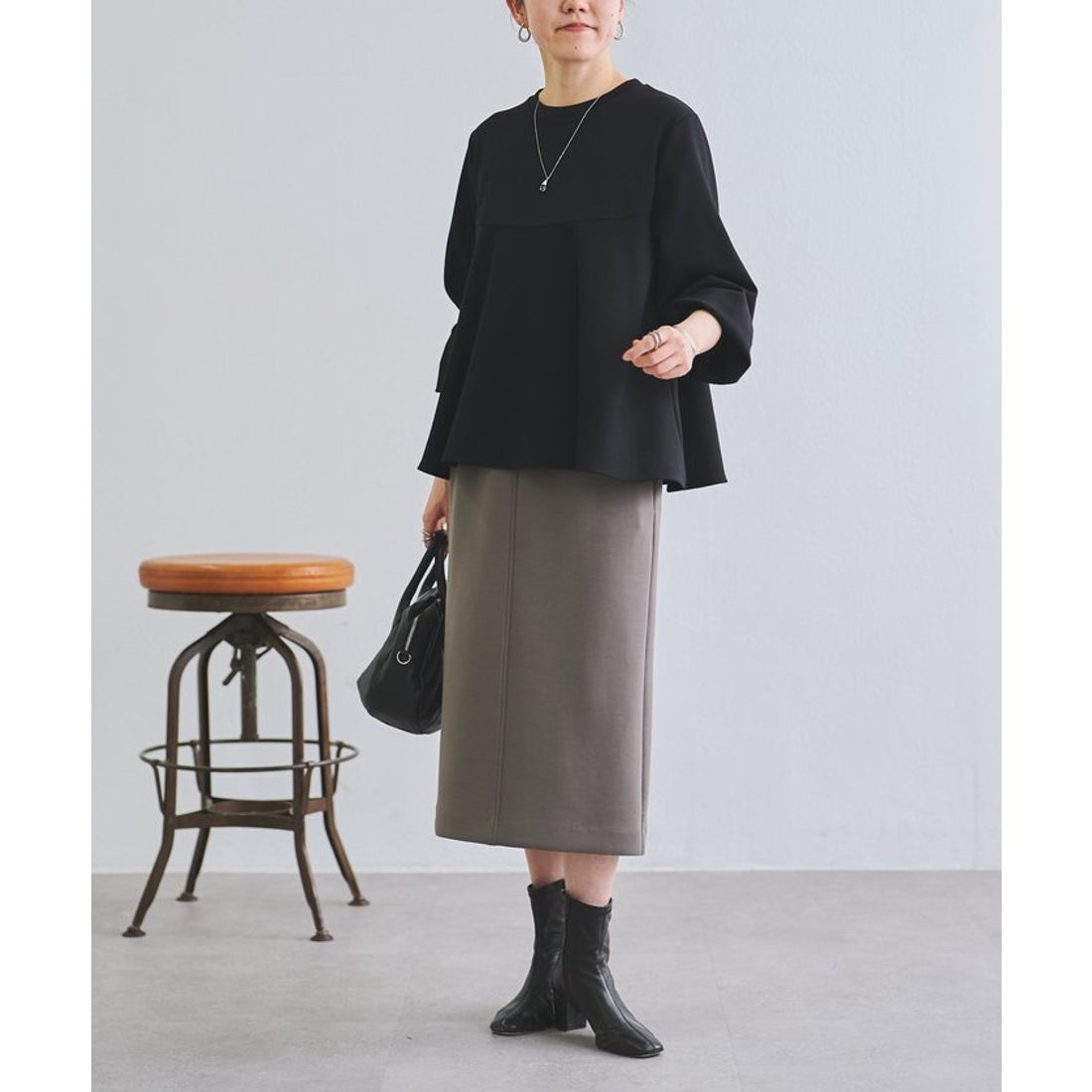 ビアズリー BEARDSLEY フレアプルオーバー （black） -ファッション