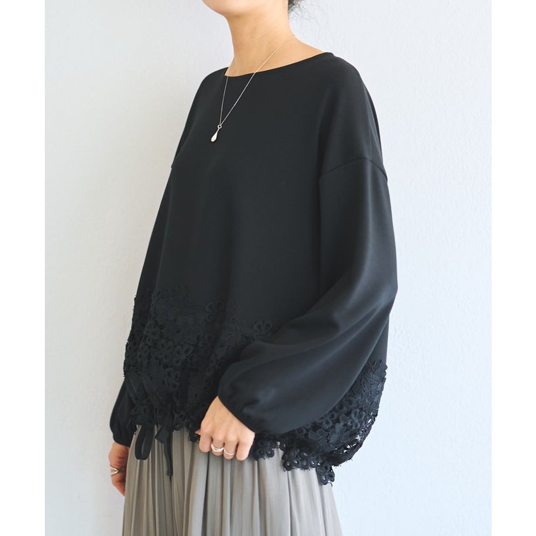 ビアズリー BEARDSLEY ダンボール裾レースプルオーバー （white