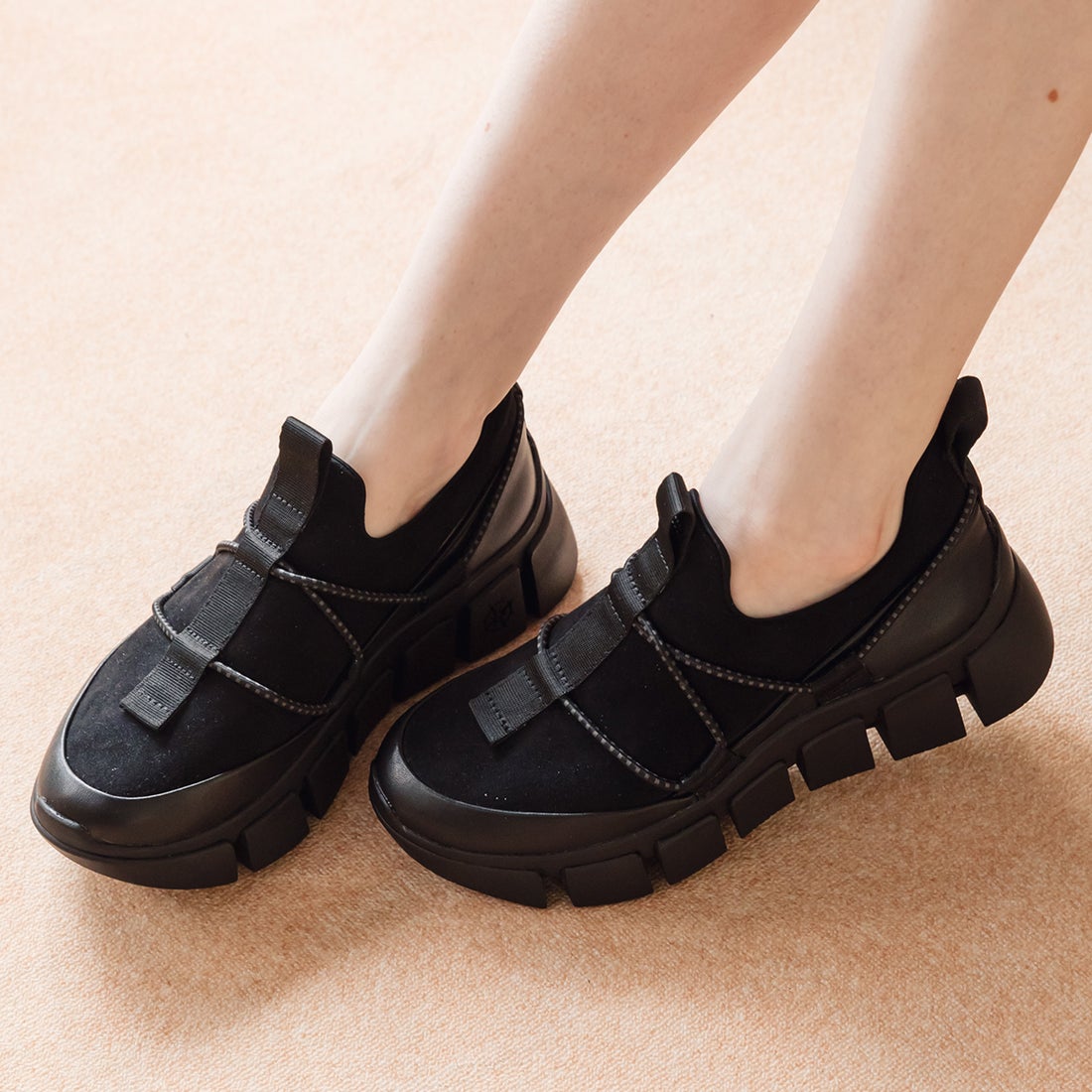 ブソラ bussola 撥水厚底スリッポンスニーカー （ブラックコンビ