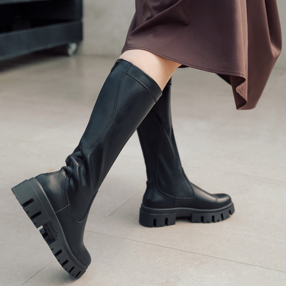 ブソラ bussola 撥水厚底デザインソールロングブーツ （ブラック