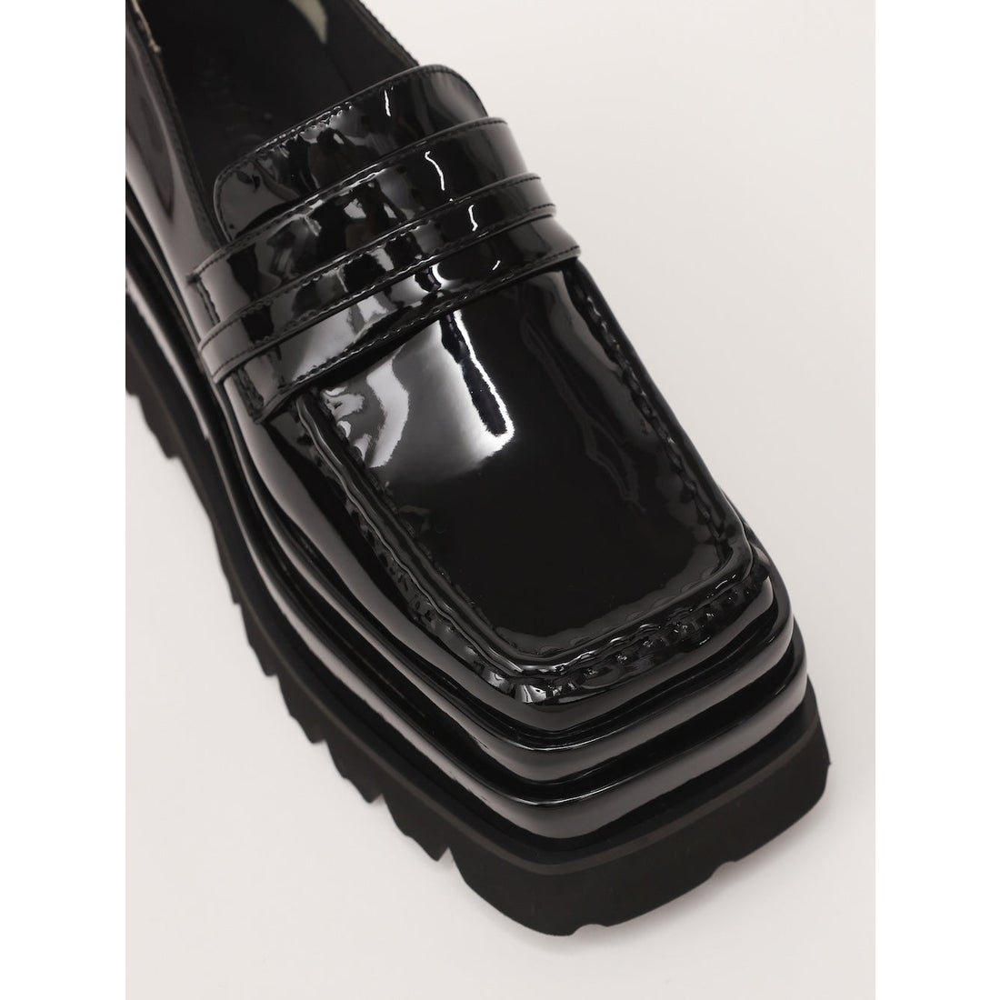 ダーリッチ Darich エナメルプラットフォームローファー （ブラック