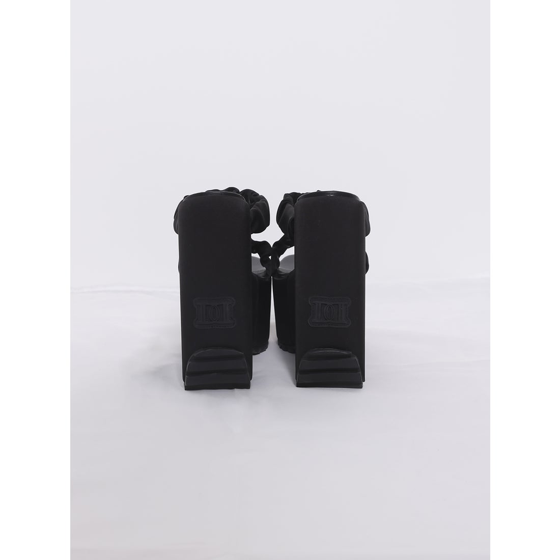 ダーリッチ Darich サテンプラットフォームサンダル （ブラック