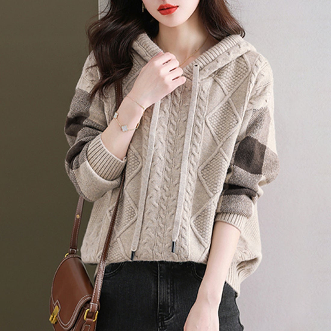 ドゥー ベル Doux Belle ケーブル編みボーダー袖フード付きニット