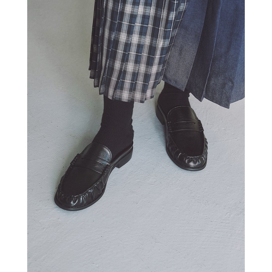 メタリック ローファーミュール （ブラック マイラー） -Emma Francis