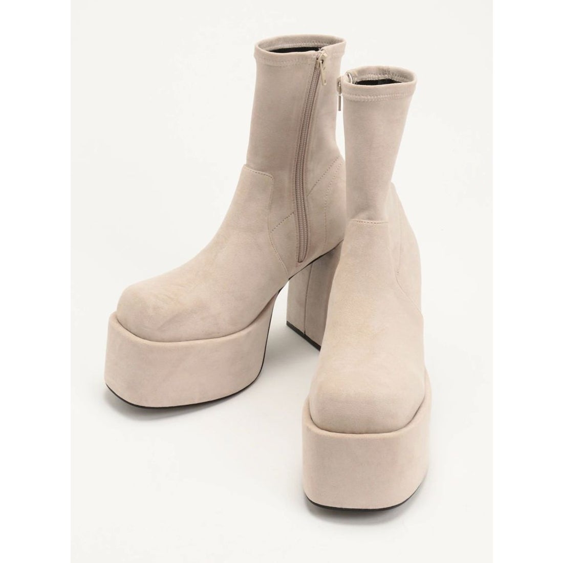 エモダ EMODA バルキープランプショートフィットブーツ （アイボリー