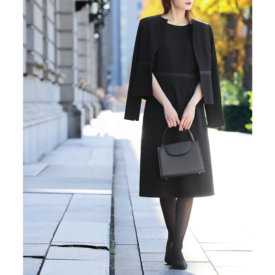 フロリア Flolia 【喪服 礼服】ノーカラージャケット ミディアム丈A