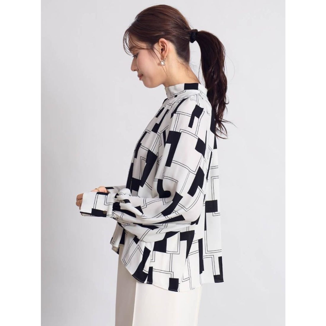 フェンネル FENNEL ジオメトリックネックタックボリュームブラウス