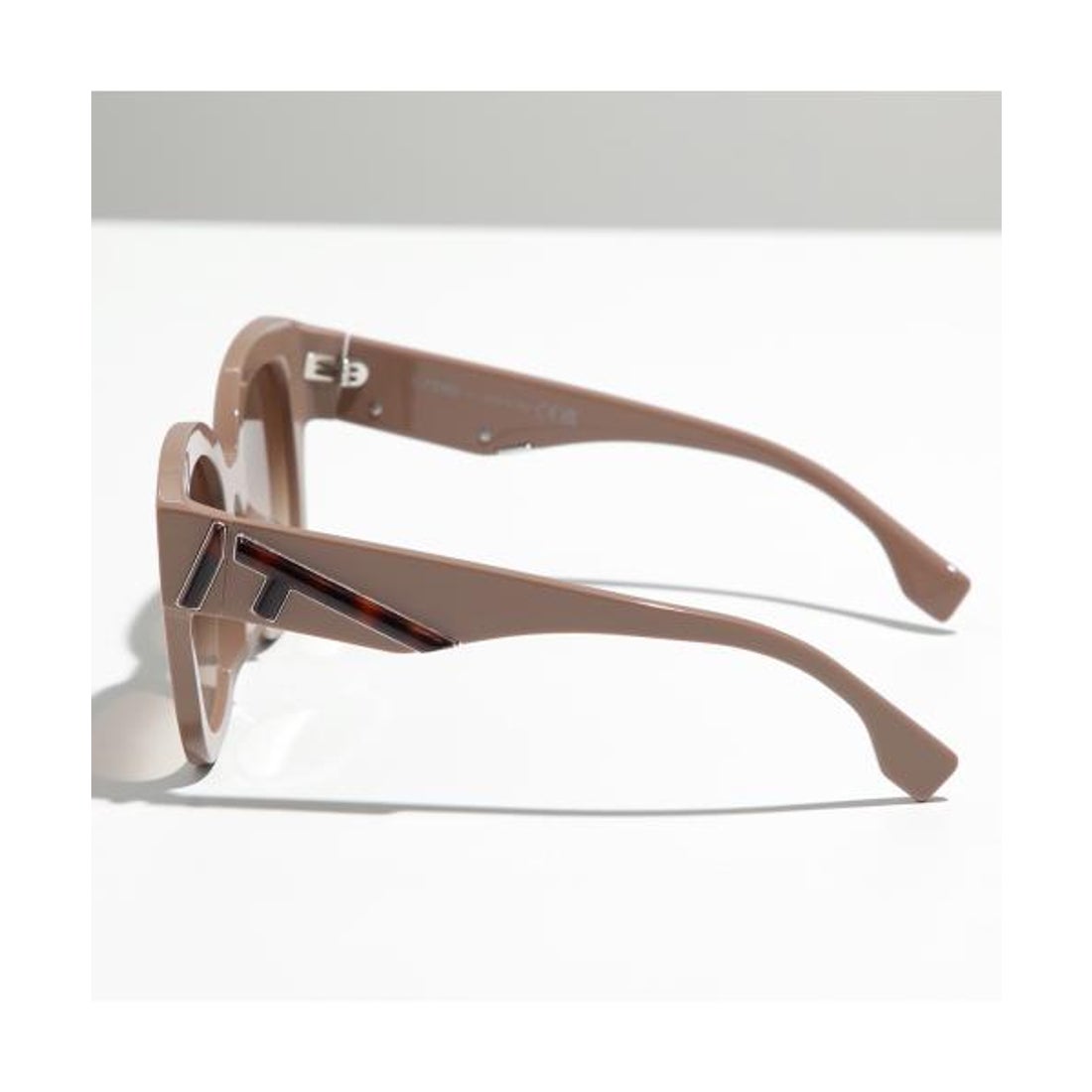 フェンディ FENDI FENDI サングラス FE40098F バタフライ型 セル