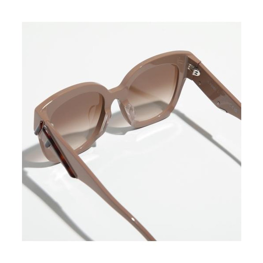 フェンディ FENDI FENDI サングラス FE40098F バタフライ型 セル