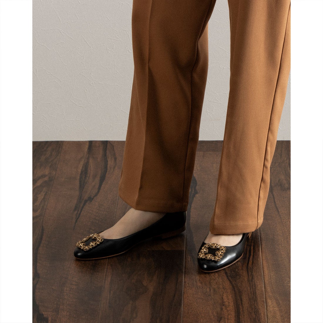 ○ファビオルスコーニ FABIO RUSCONI フラットビジュー付きパンプス