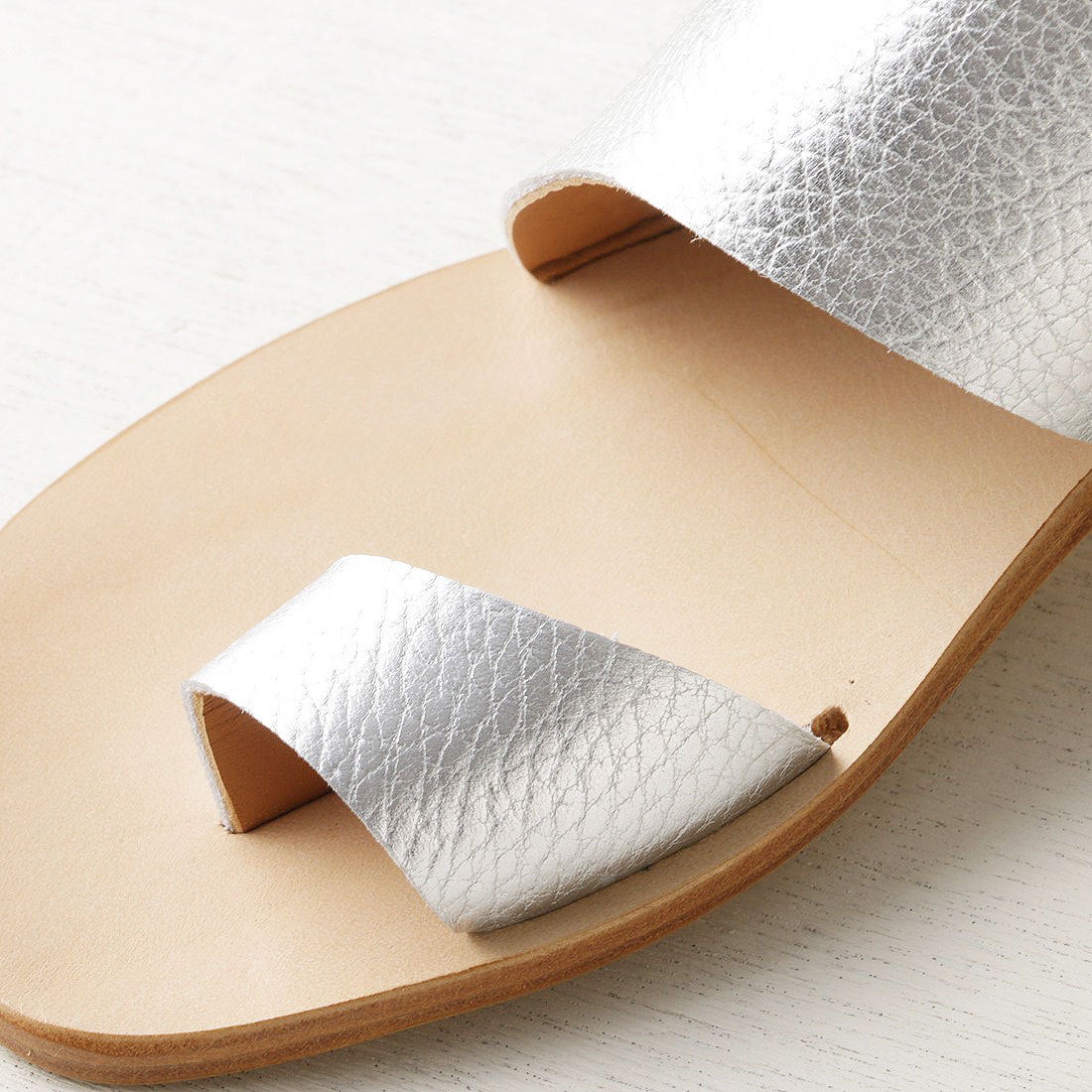 ○ファビオルスコーニ FABIO RUSCONI トングサンダル （シルバー