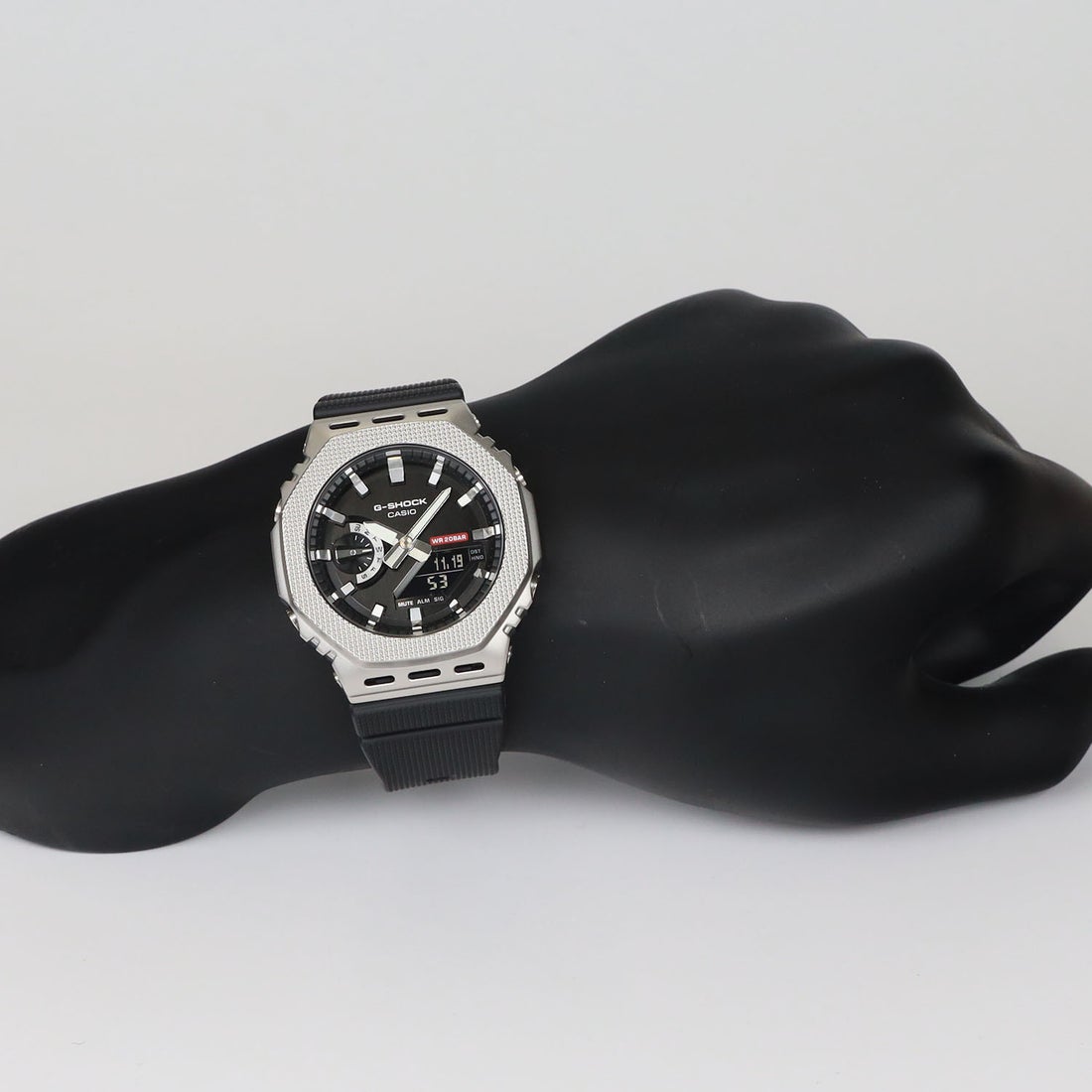 G-SHOCK】メタルベゼル / インダストリアルデザイン / GM-2100M-1AJF