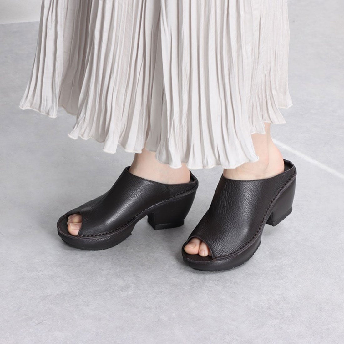 ヒナ デイ グリーン Hina Day Green オトナオープントゥミュールレザー