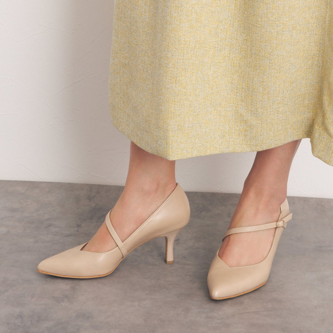 ヒミコ 卑弥呼 【撥水レザー】ポインテッドトゥストラップパンプス