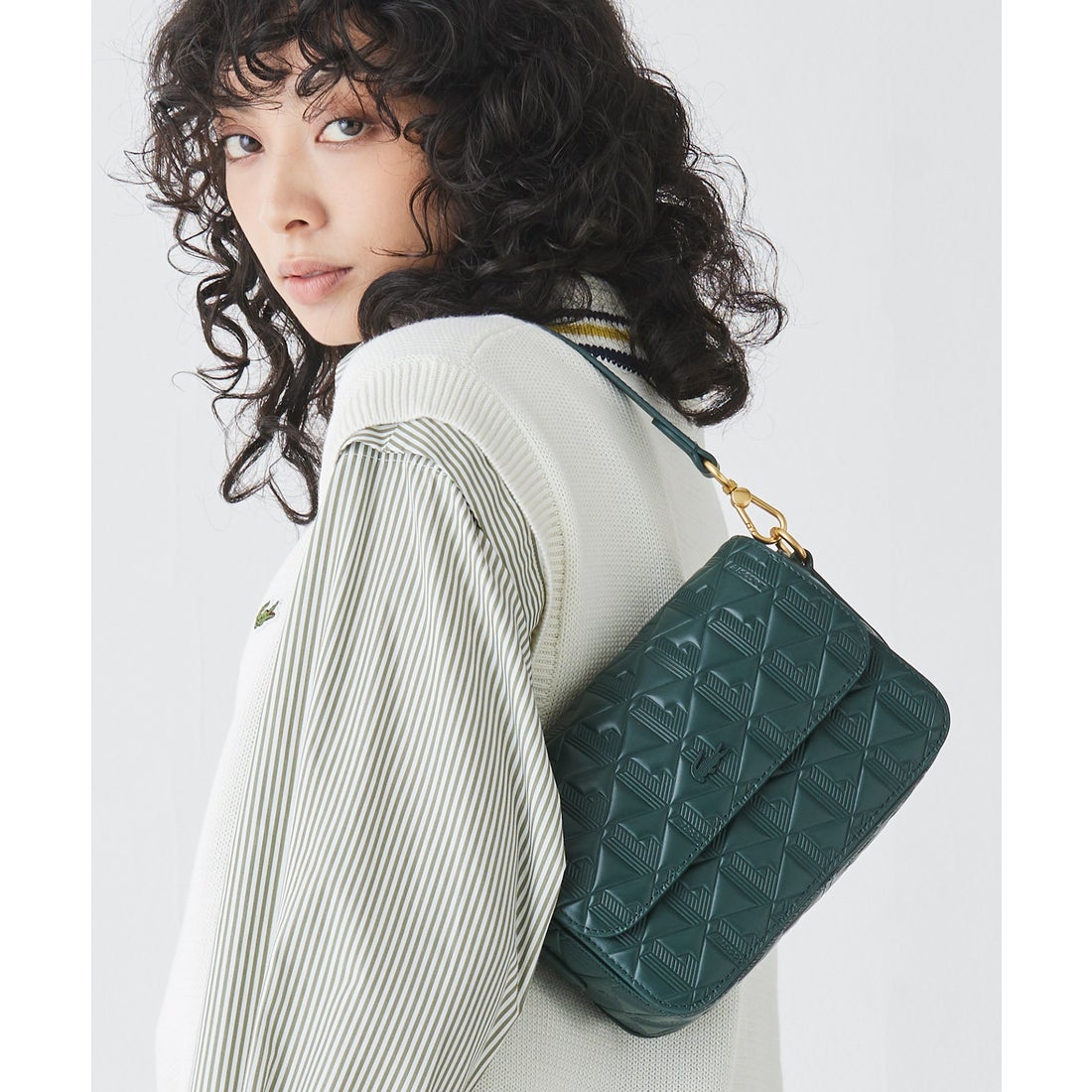 ラコステ LACOSTE マヘキ レザーショルダーバッグ（モスグリーン