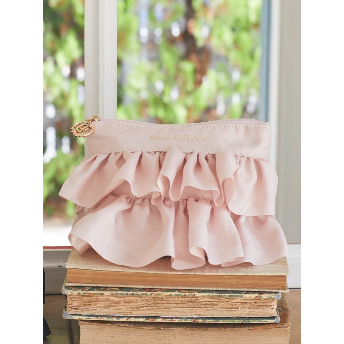 メゾン ド フルール Maison de FLEUR フリルポーチ （ピンク