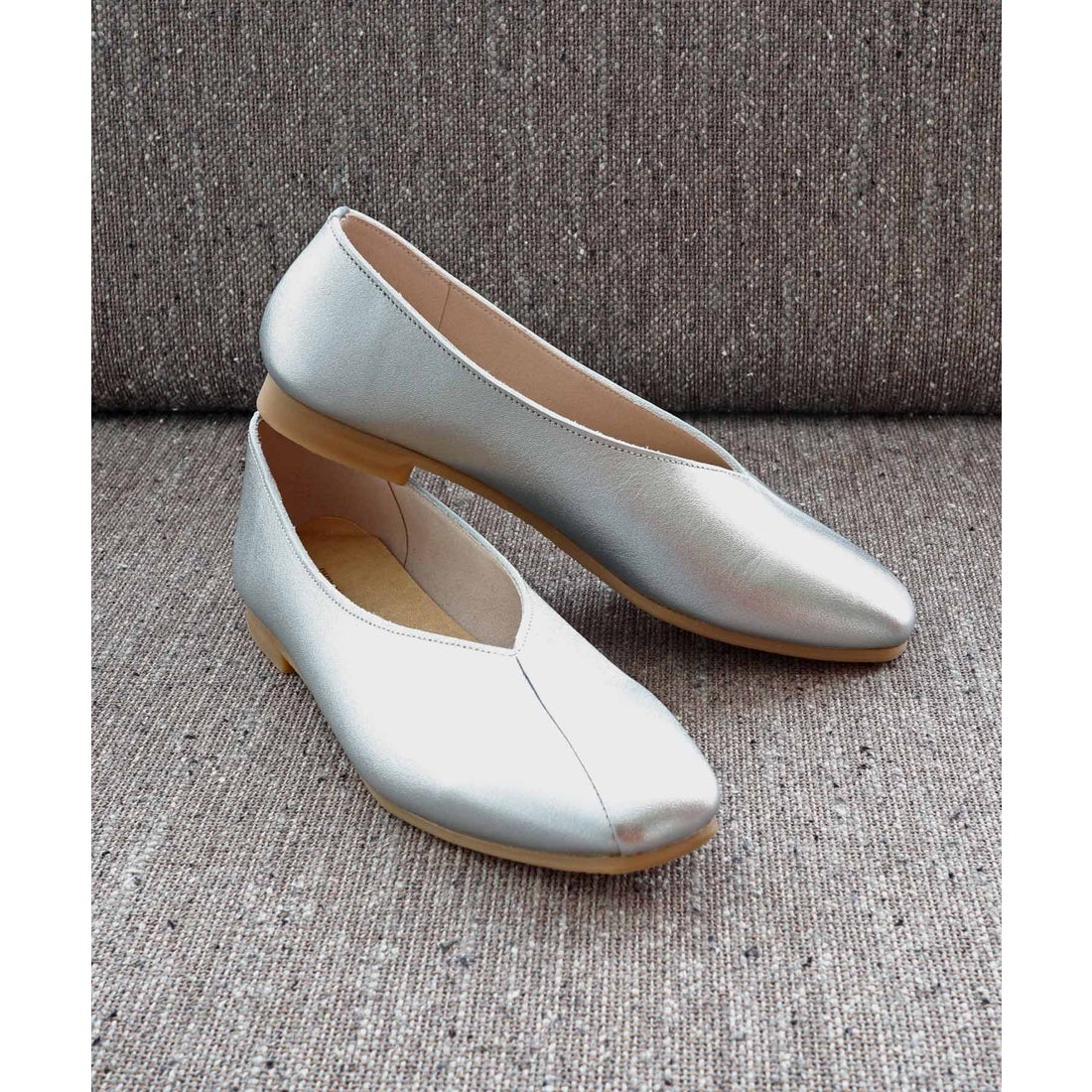 本革】 フラットシューズ 7112 （シルバー） -モードカオリ MODE KAORI
