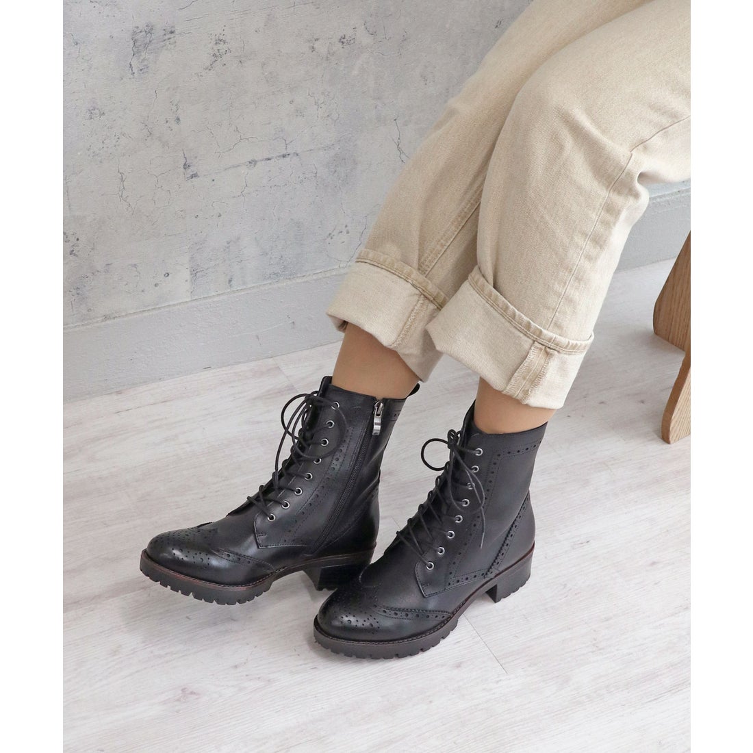 本革】 メダリオンレースアップブーツ 21534 （ブラック） -モード