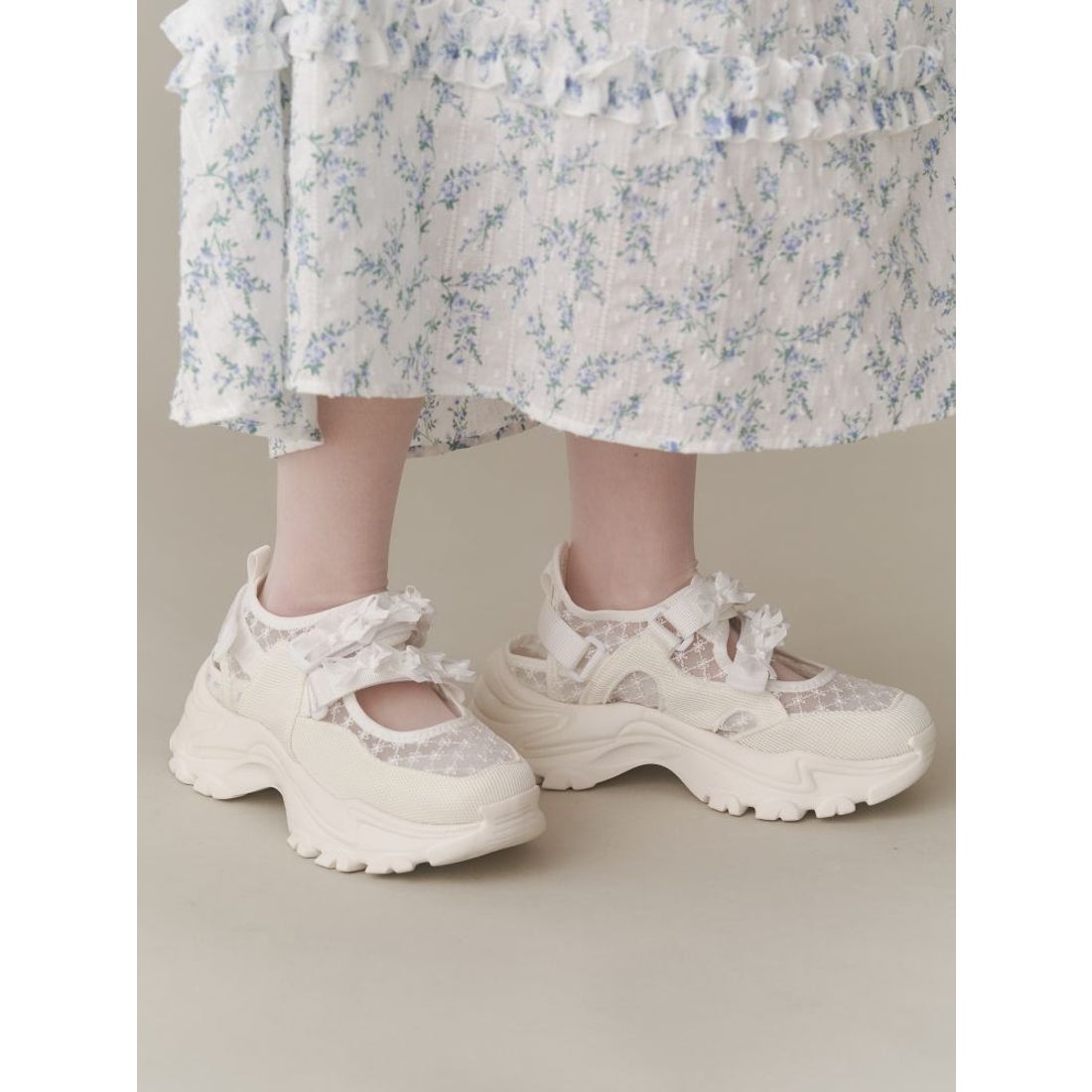 メリージェニー merry jenny ribbonシアーベルクロスニーカー （オフ