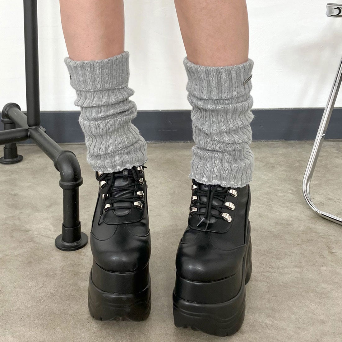 アパルトモン CARIAGGI レッグウォーマー 黒いリブ編みレッグ