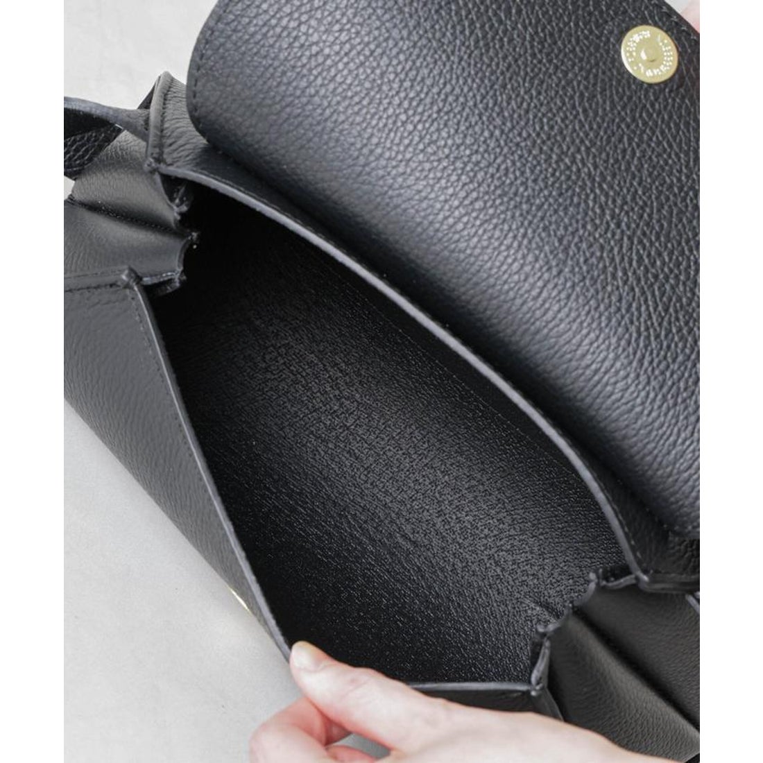 ナノ・ユニバース NANO universe レザークロスボディバッグ （ブラック