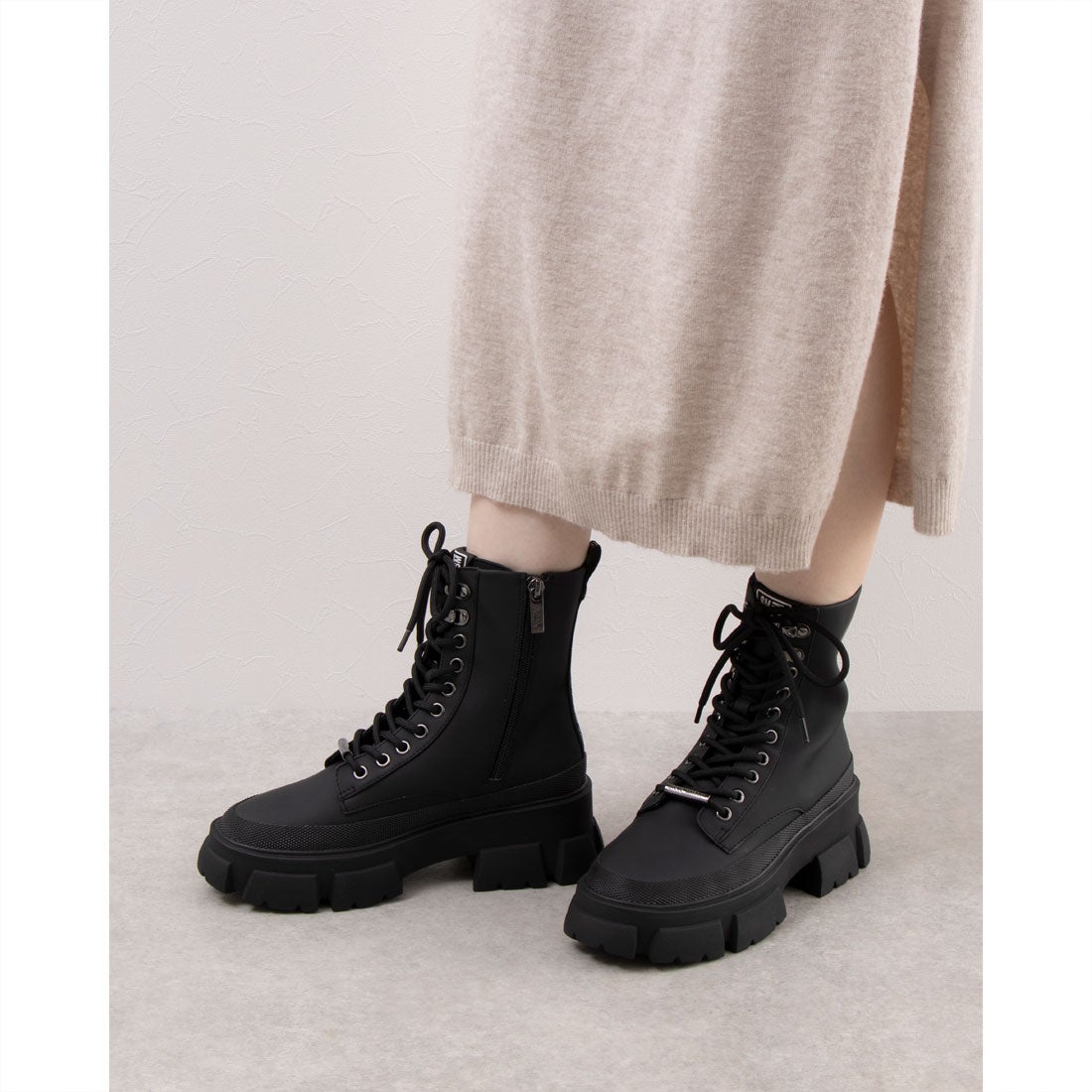 スティーブ マデン STEVE MADDEN 厚底コンバットブーツ （ブラック