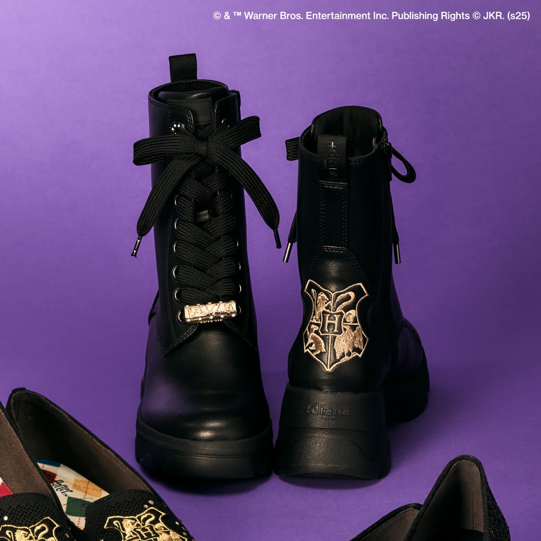 プラスダイアナ ＋diana 「ホグワーツ校章」シリーズ レースアップ