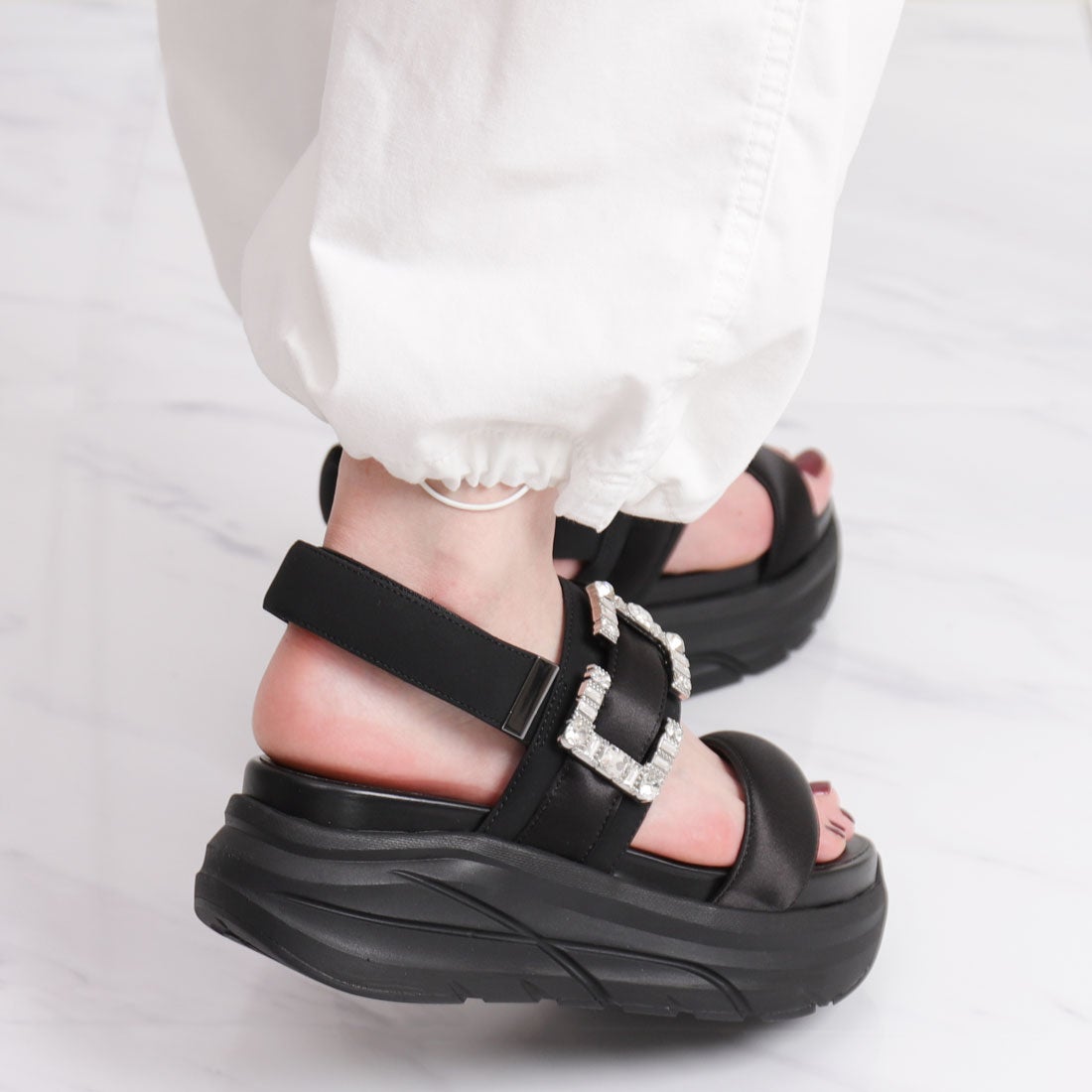 プラスダイアナ ＋diana 【軽量】ビジューバックル付き フットベット