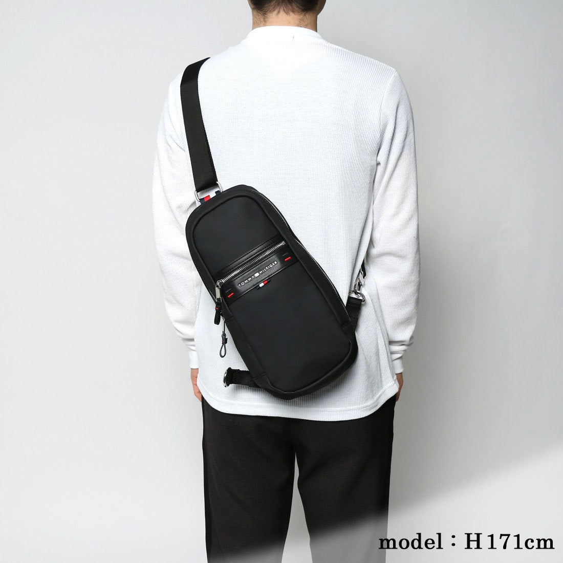 トミー ヒルフィガー TOMMY HILFIGER ナイロンボディバッグ （ネイビー