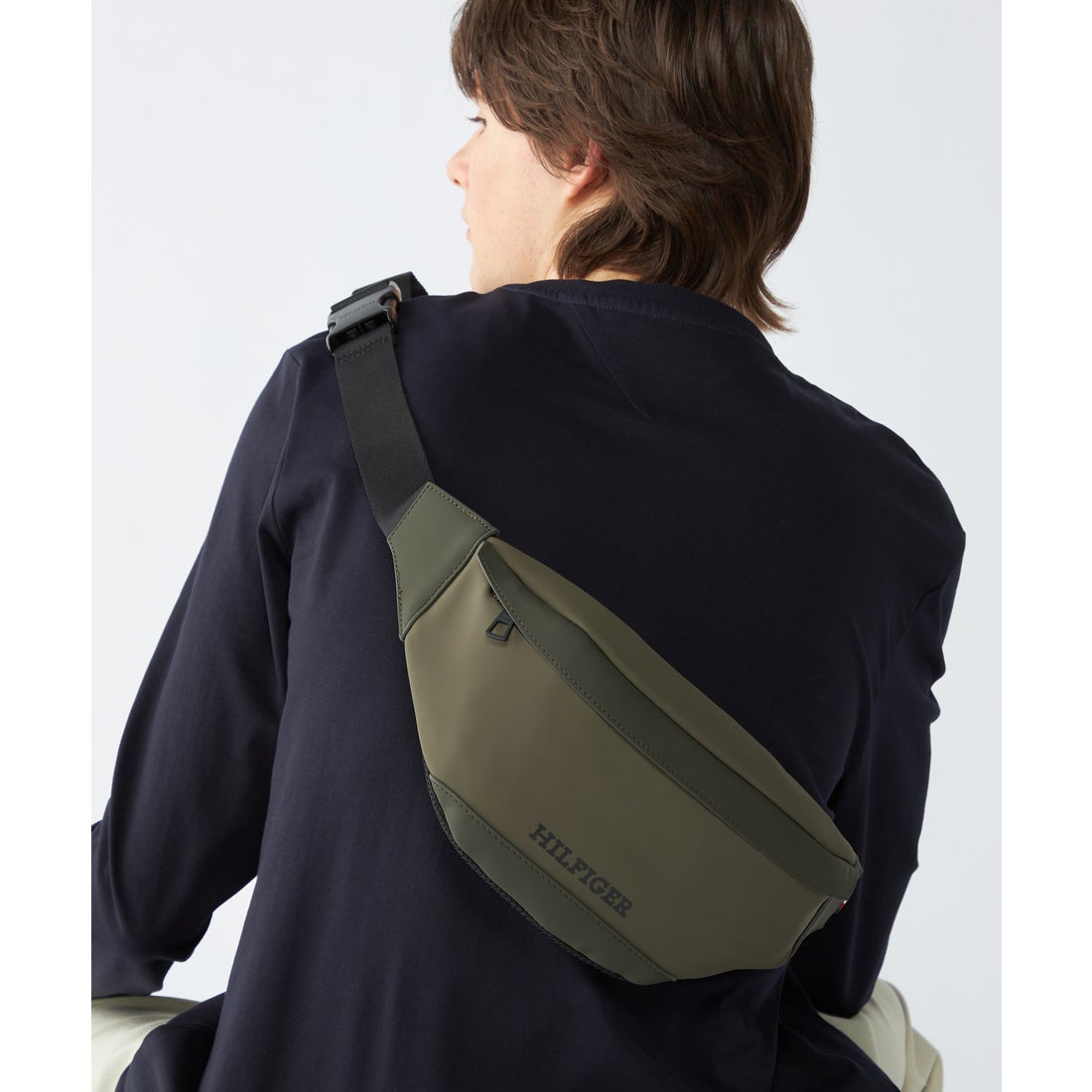 トミー ヒルフィガー TOMMY HILFIGER モノタイプボディバッグ （カーキ