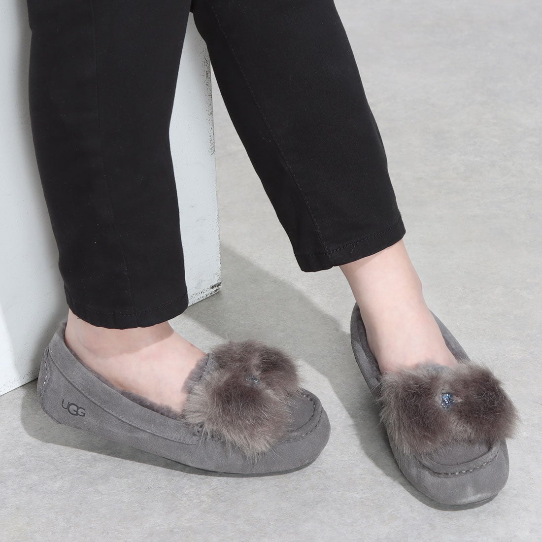 アグ UGG Ansley Puff Bow リボン モカシン （Charcoal