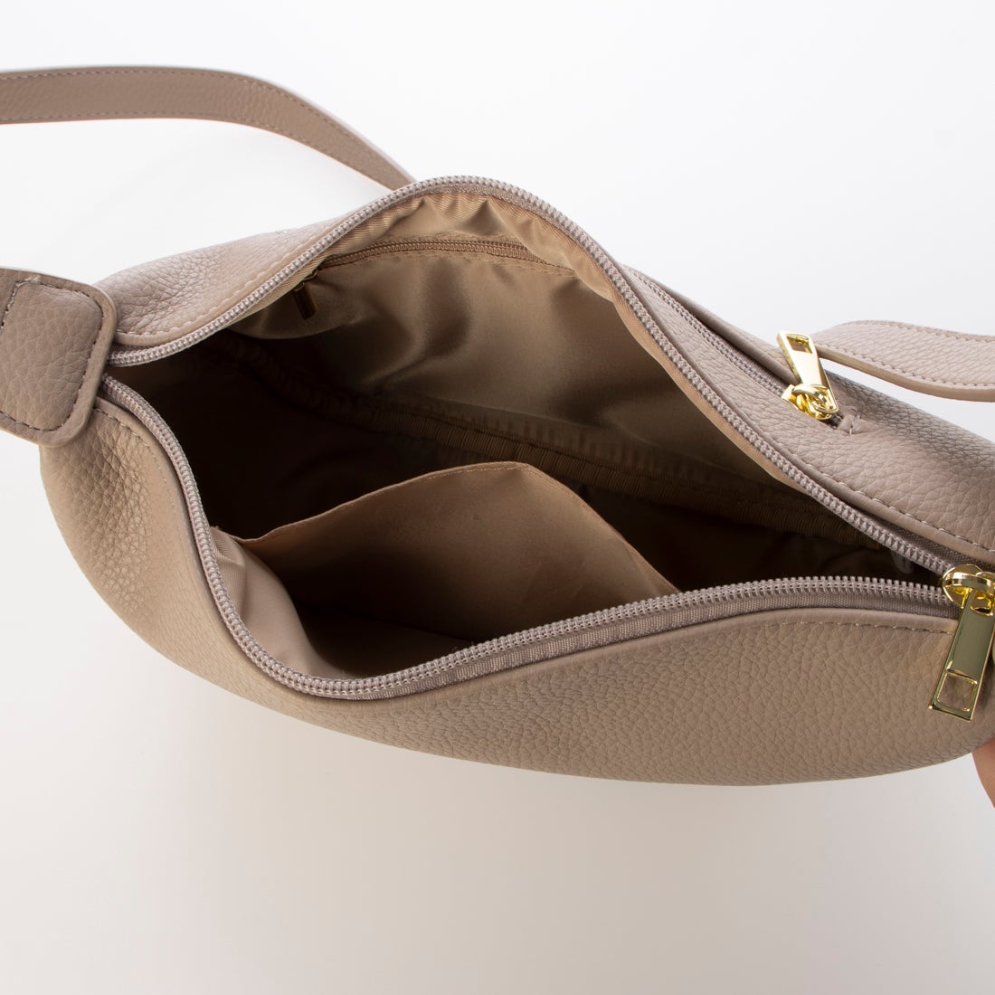 ビアデルトリトーネ Via Del Toritone 三日月型 ハーフムーンホーボー