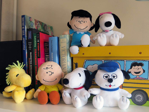 スヌーピーにウッドストック、オラフまで！イエローの特製スクールバス