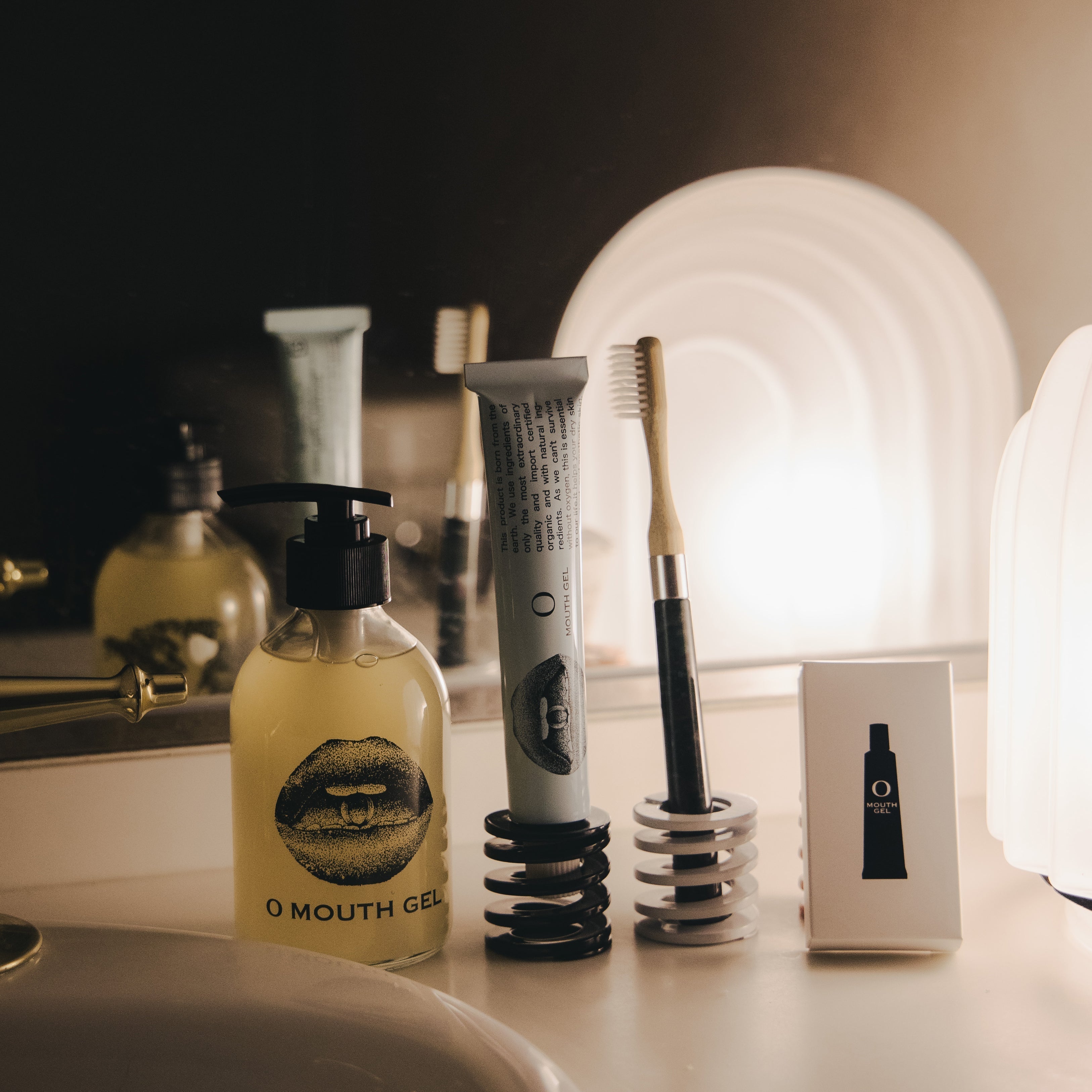 手肌、髪、そして髭にも使える。 シャネルの新マルチフレグランス