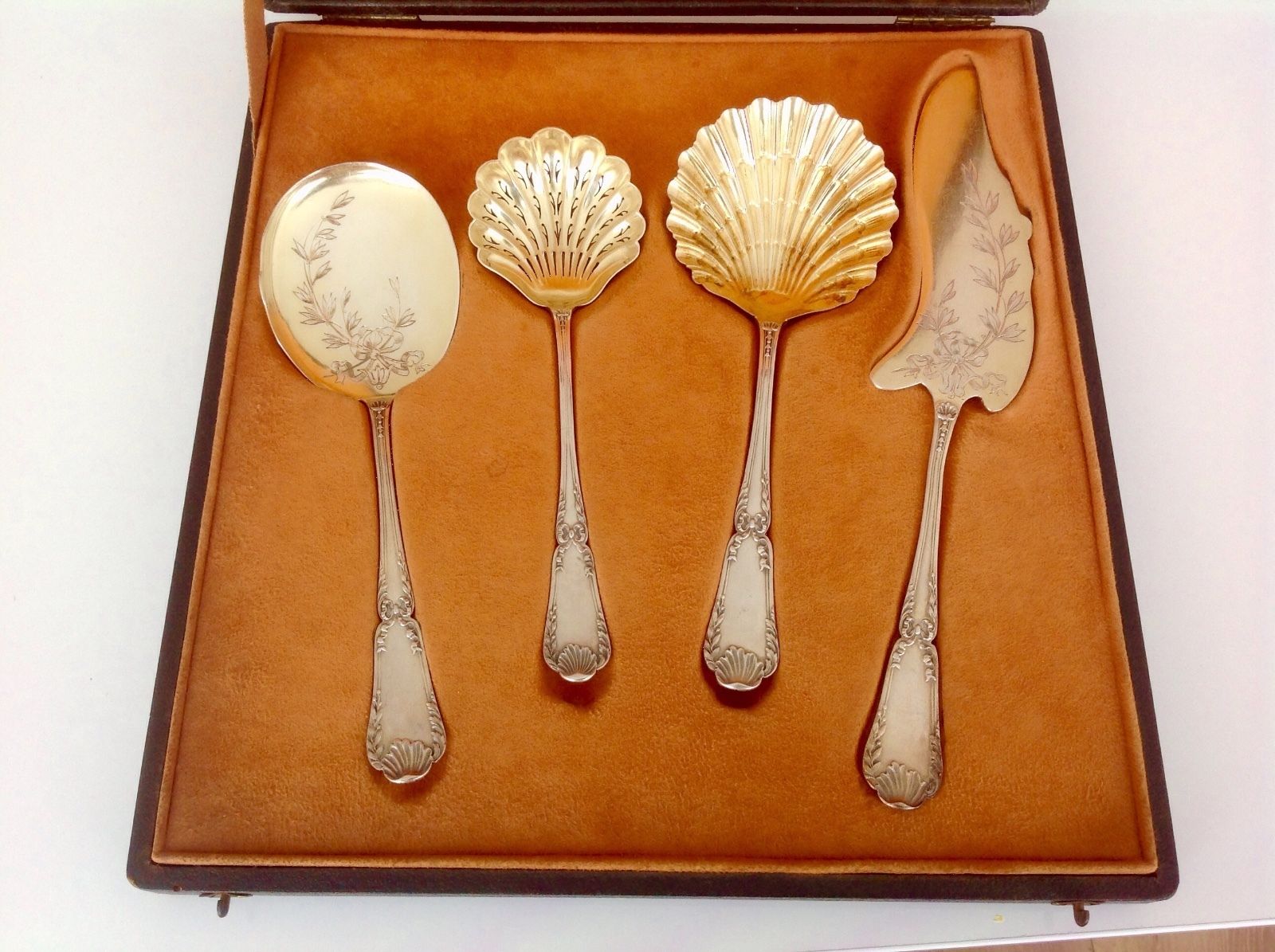 フランスのピュイフォルカ（PUIFORCAT）シルバーカトラリーが放つ卓上