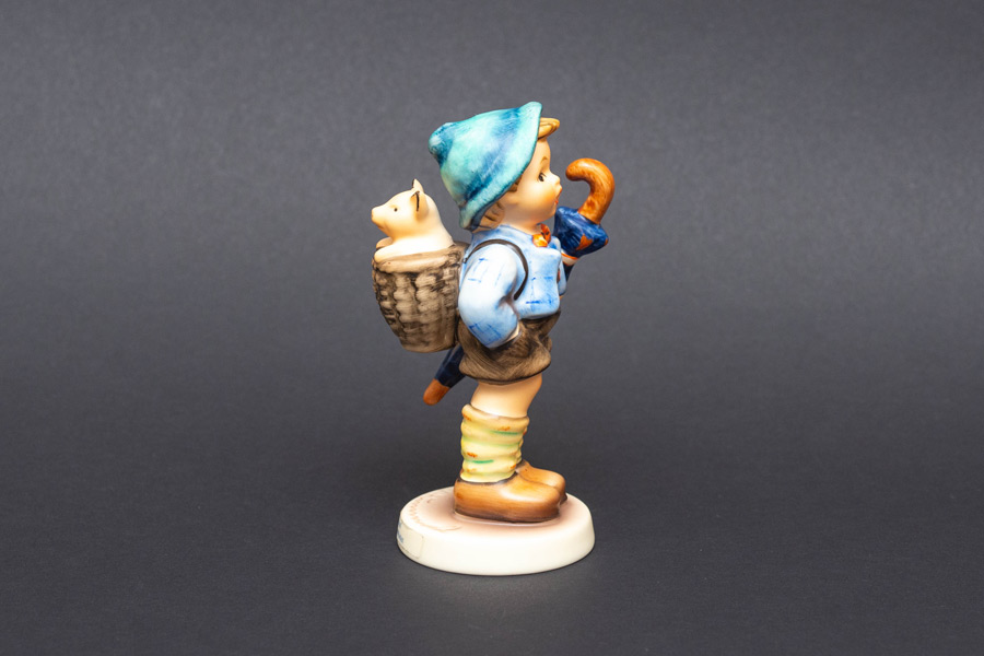 ゲーベル フンメル人形 『Home from Market（市場からの帰り道）』を