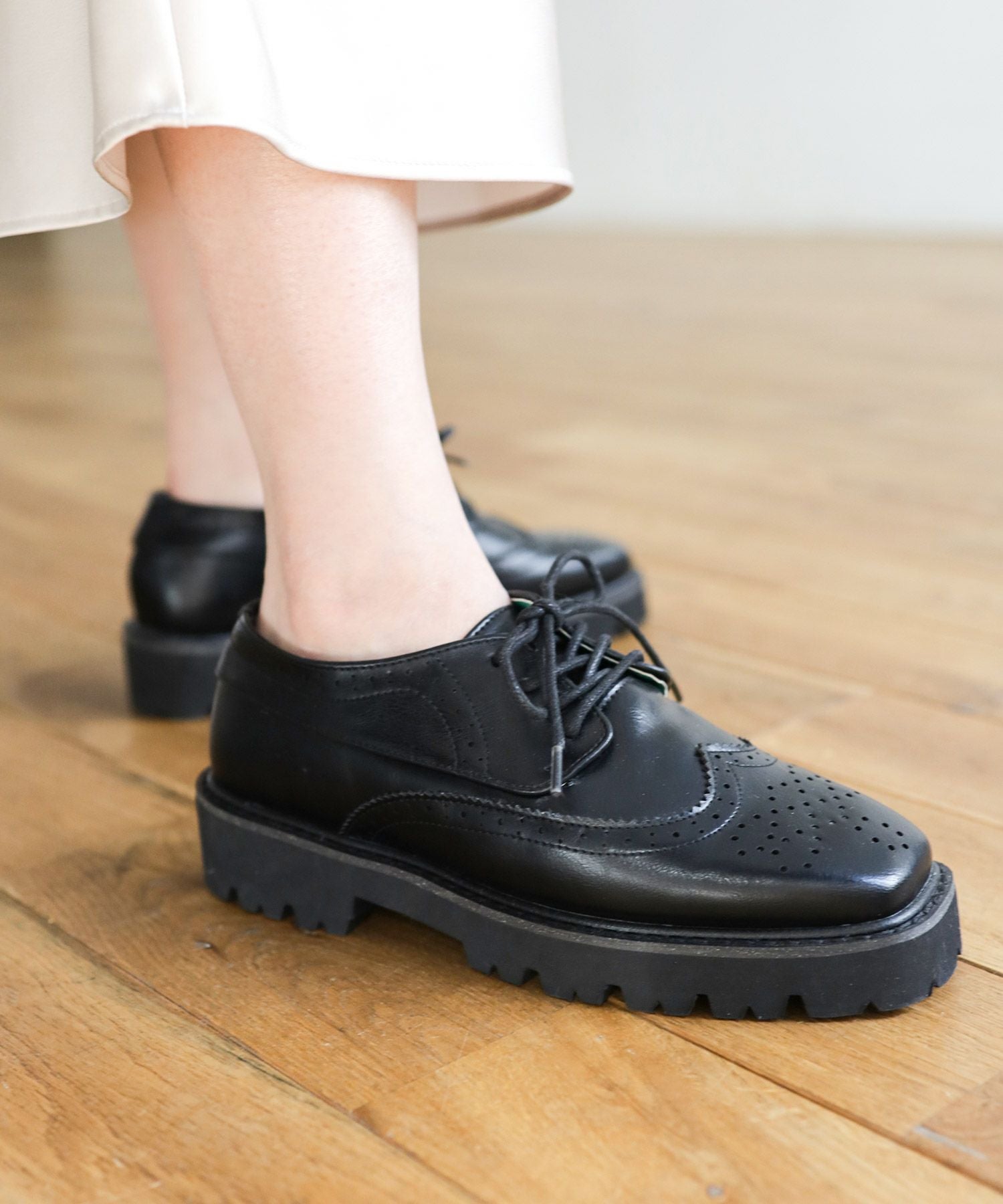 軽量ソールのウイングチップレースアップマニッシュシューズ | SESTO