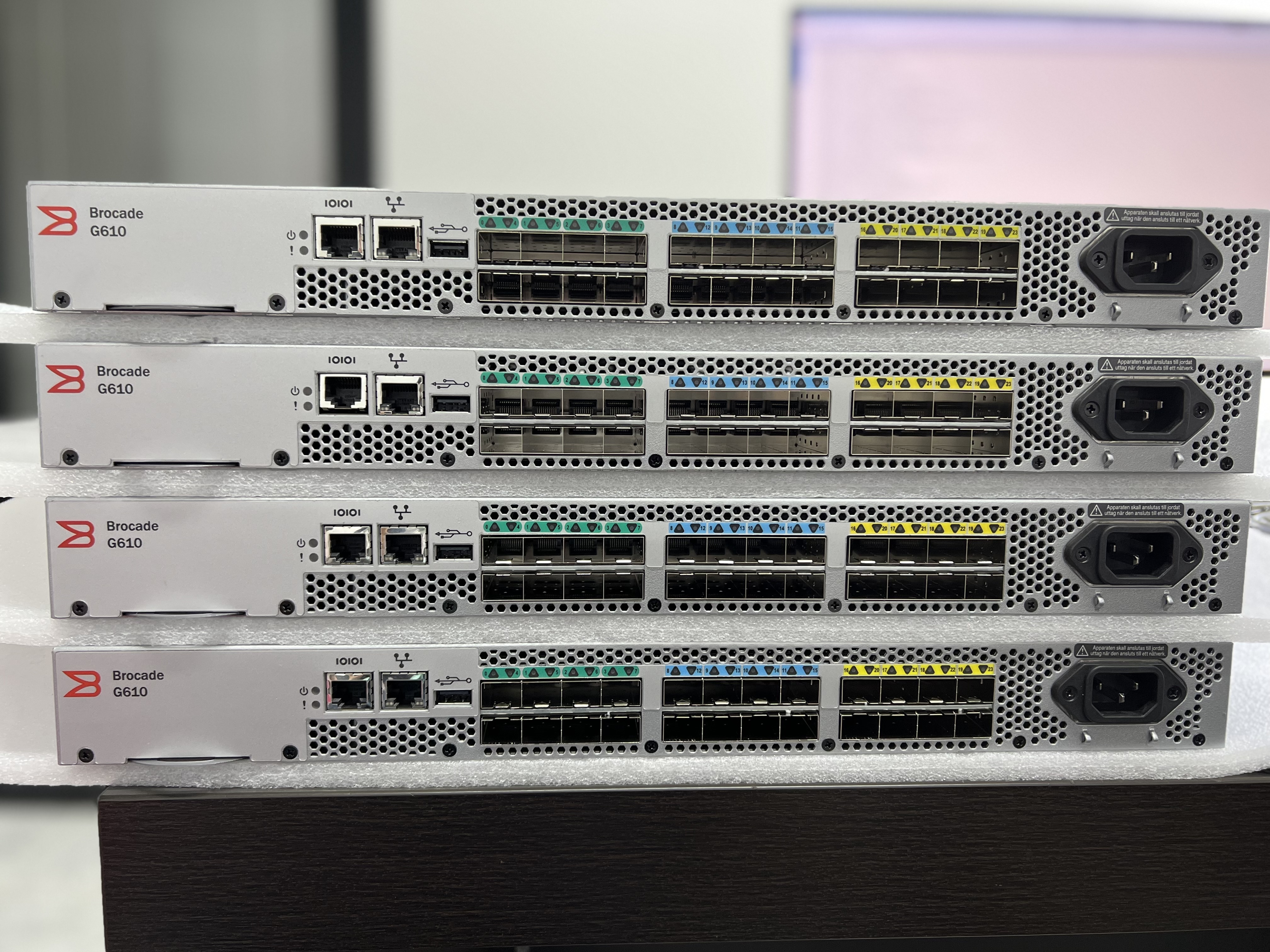 Brocade G610 24-Port 10G SFP+ Switch - 8 Active Gigabit Ports for