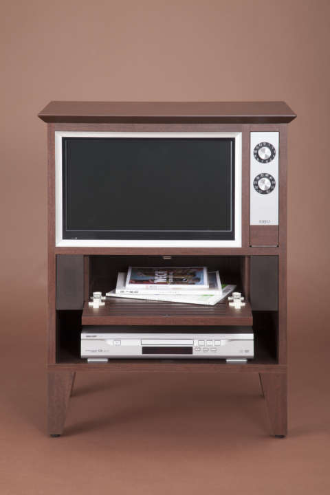 あえて昭和！でも中身は最新！家具調テレビ風液晶テレビ | GoodsPress