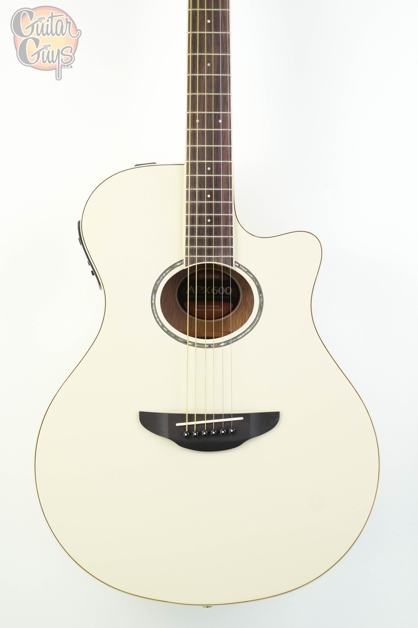 Yamaha APX600 (Vintage White) - Guitar Guys
