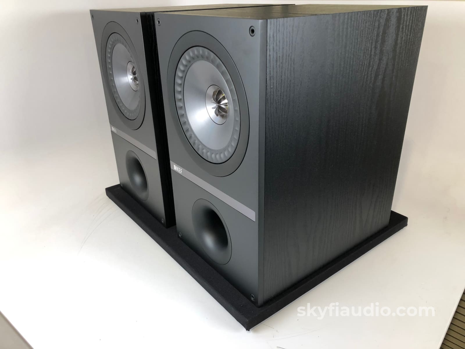KEF Q300 Coaxial Bookshelf Speakers - Like New