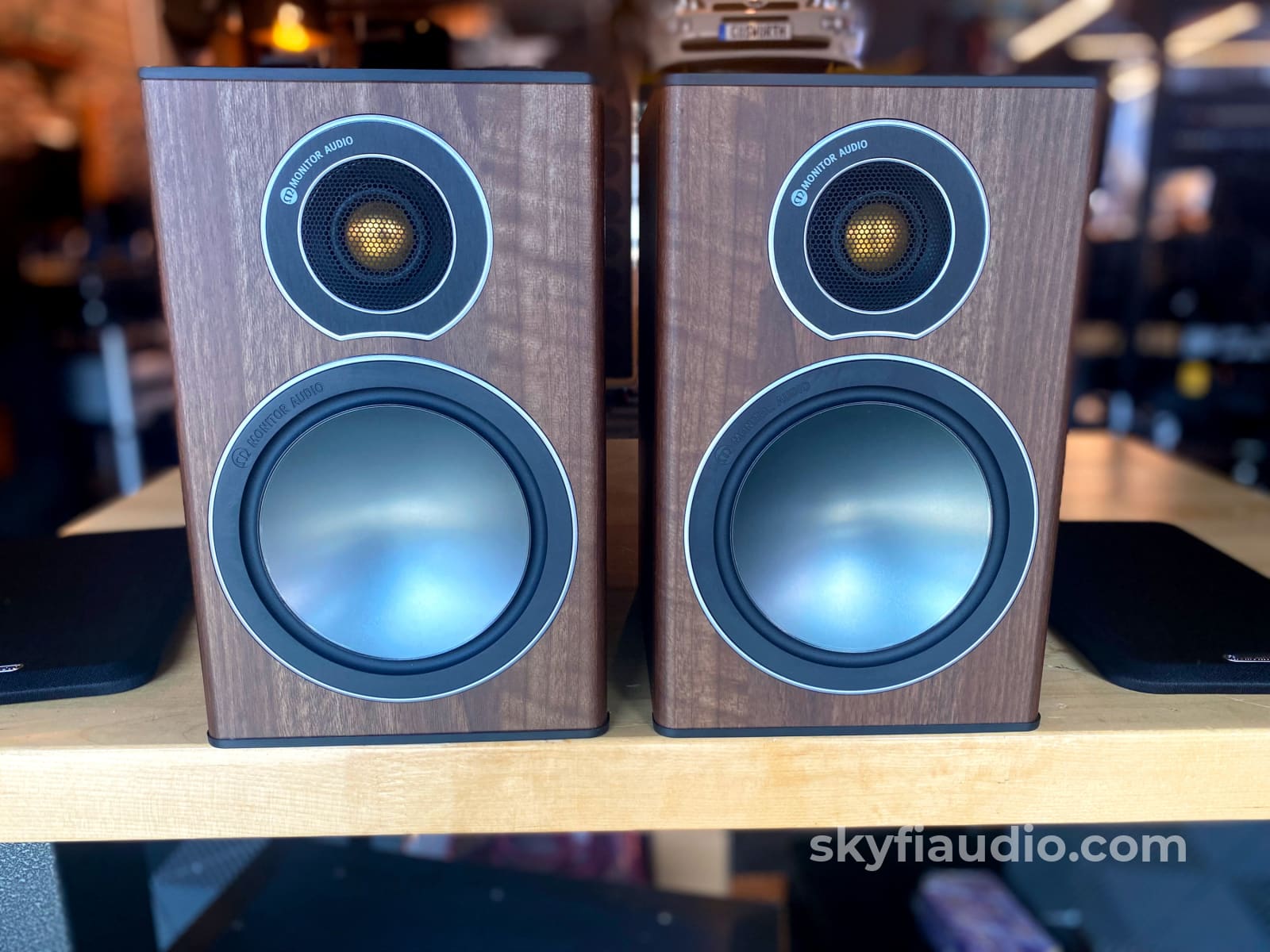 Monitor Audio Bronze 1 Bookshelf Speakers in Dark Wood, Minty