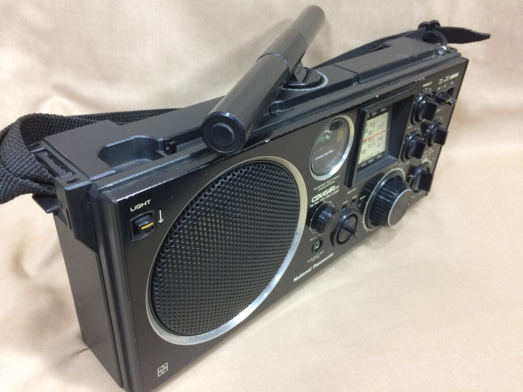 ナショナル RF-1130 – 珍しい横長スタイルのBCLラジオ | 【昭和レトロ