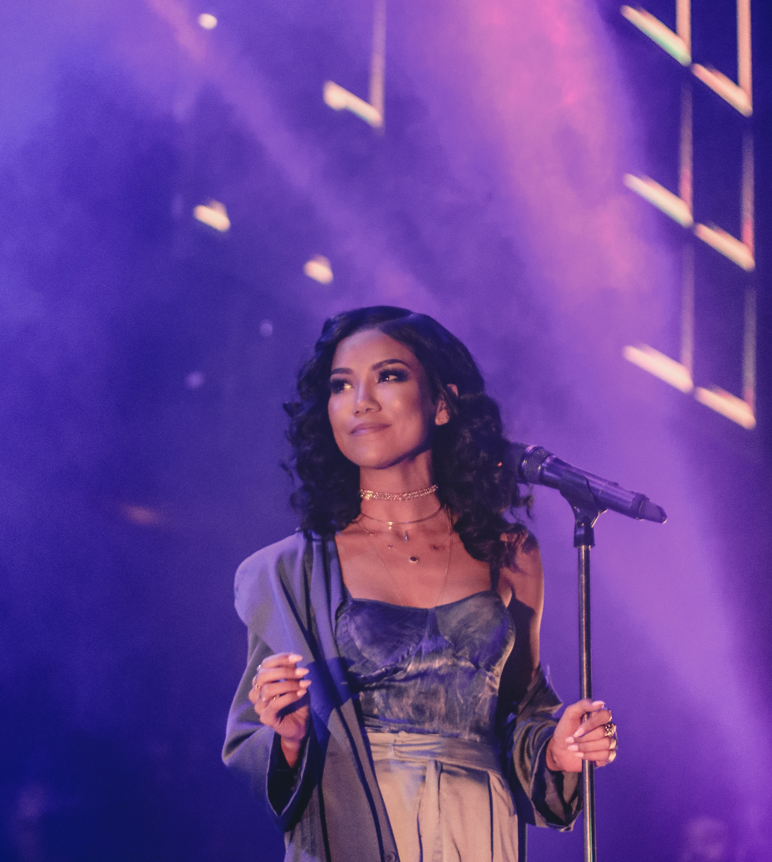 Jhené Aiko – Showbams
