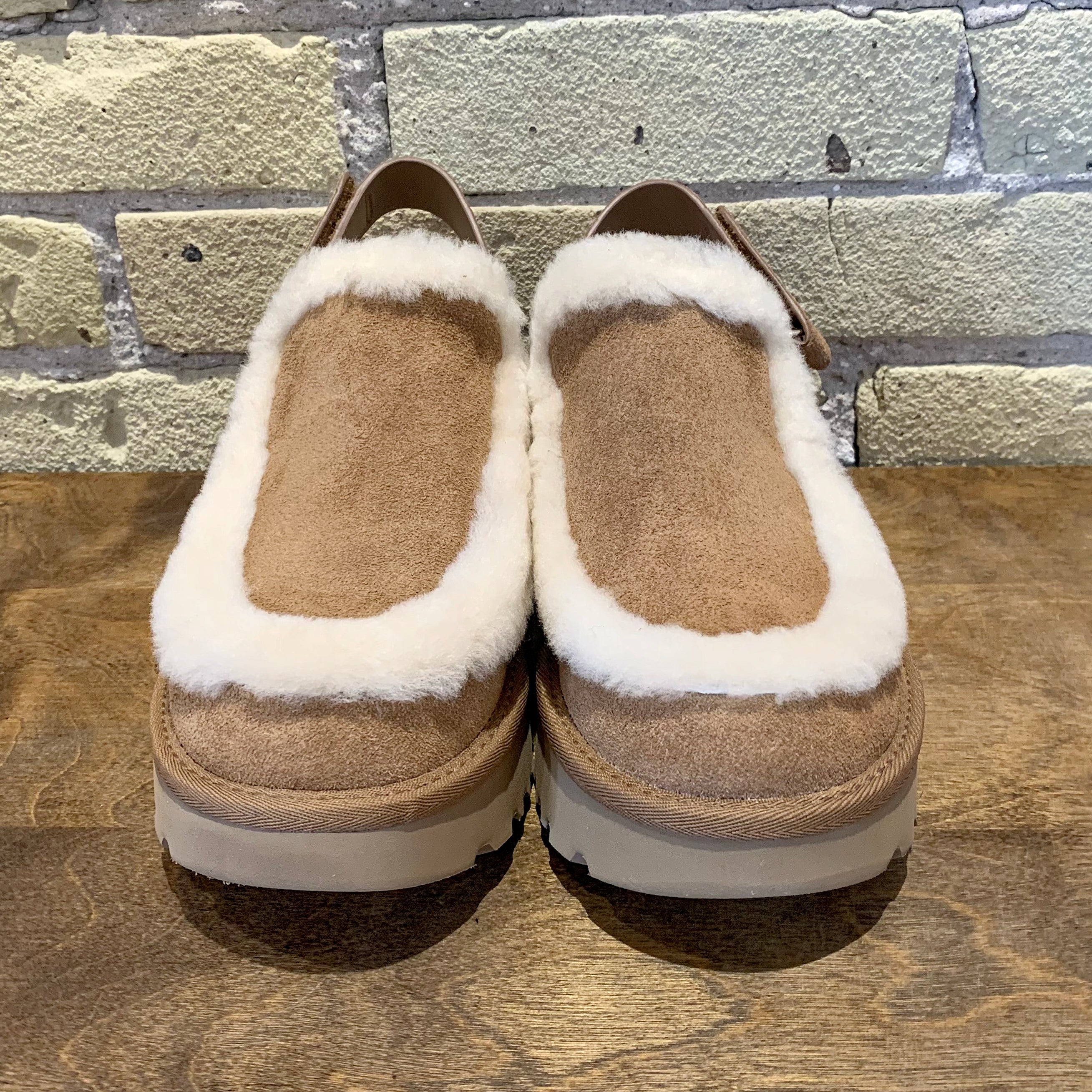 UGG Esmee Clog Chestnut – (shōō)